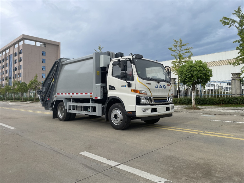 10方江淮油電混動壓縮垃圾車您的綠色清運伙伴