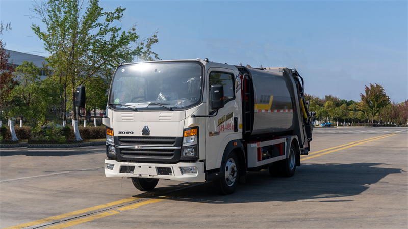 6方重汽豪沃地庫壓縮垃圾車